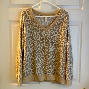 Cozy fleece giraffe print top. Women’s Small.